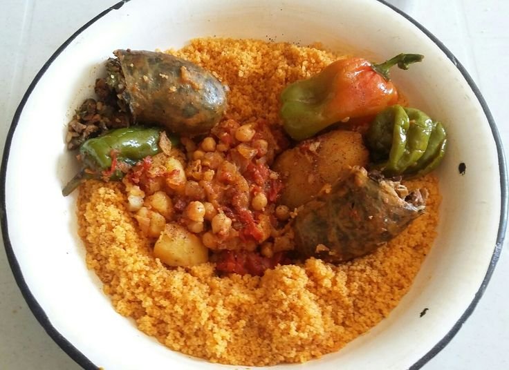 Couscous de poisson, pois chiches & piments